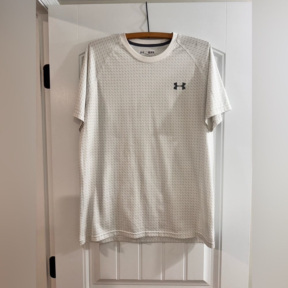 Under Armour Shirt (White)                     Men’s Size - Medium
